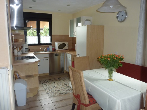 Ferienwohnung Burg Metternich: Küche mit Essplatz